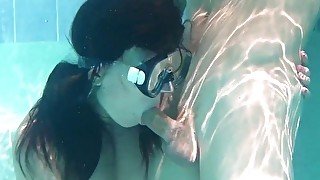 Swimming pool hardcore sex and blowjob for Minnie