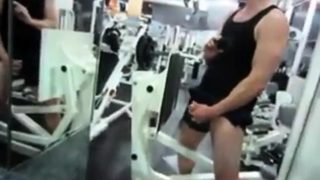 masturbandose en el gym