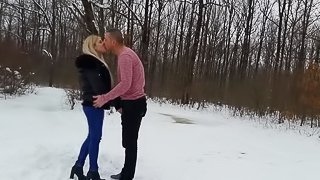 Sexy Blonde blonde girlfriend fucked outdoors in the show with bf