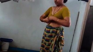 desi with hairy armpit wears saree after bath