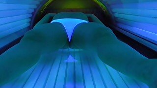 Milf with vibrator masturbate in solarium