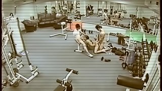 Threesome banging in the gym, watching themselves in bunch of the mirrors around