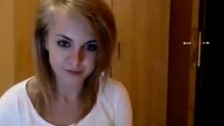 Young girl dancing naked on cam