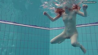 Libuse goes underwater in the pool