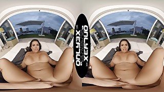 Let stunning Chloe Lamour give you the first-class treatment in VR