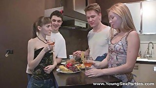 Young Sex Parties - Teen swingers fuck together
