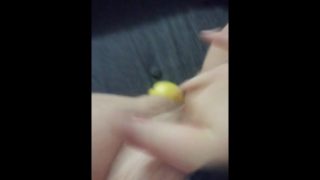 Stuffing my pussy with a lemon, secretly recording 