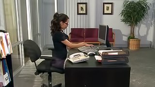 Bubble Butt Latina Yurizan Beltran Titty Fucking In The Office