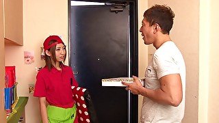 Japanese pizza delivery girl Yui Yamashita fucked for her tip