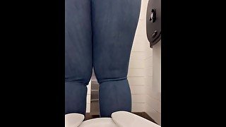 EBONY CREAMY PUSSY PEEING @ WORK & FARTS. FANSLY EBONYBIGBOOTY01