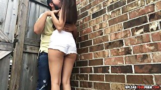 Wild Girlfriend Gives A Nasty Public Blowjob In An Alley