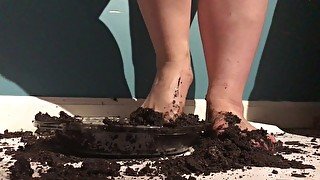 Sexy Girl with Lovely Feet TRAMPLES, SPLOSHES Her Cookies!