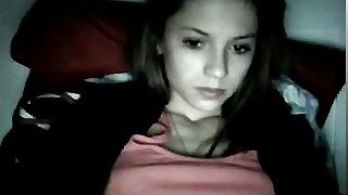 Amateur girl masturbates on web camera