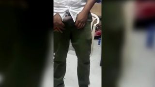 exhibiendo el pene en el trabajo y mi compañera me graba