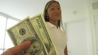Women Go Increasingly Hardcore When Money is Around