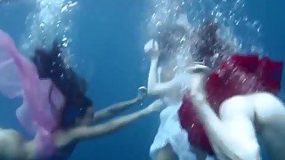 Hot babes naked underwater in the sea