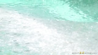 Pools make her anus opened wide for a hard anal