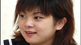 Chubby face Yuki Makino gives a head on cam