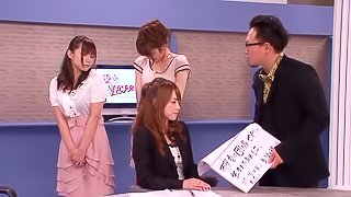 Akiho Yoshizawa and her GFs try their best to make this guy cum