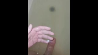 Jerking off in the bath