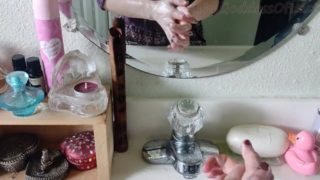 Wobbly goth girl washes her hands very thoroughly - ScrubHub