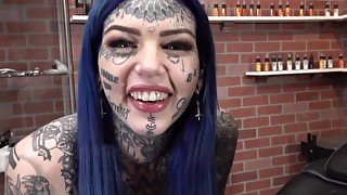 Busty inked up hottie Amber Luke is in the shop for a new tattoo