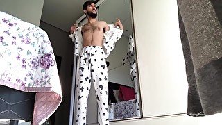 I TAKE OFF COW PIJAMAS TO TAKE A BATH