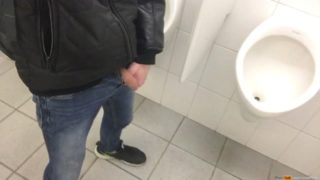 A quick pee in the urinal