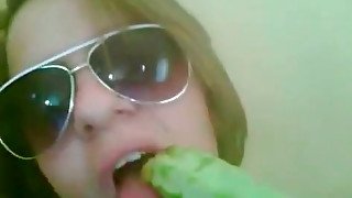 Horny and kiny bitch in sunglasses sucks the squash