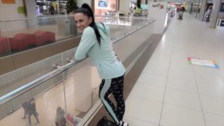 Milf Lilly-a quiet orgasm in the shopping center