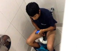 Str8 spy guy in public toilet