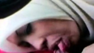 malay girl sucking dick in car