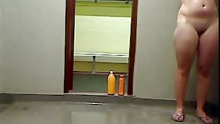 camara escondida en las regaderas del gym