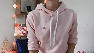 HD HOT AMATEUR GIRL SQUIRTING ON HER ON FACE IN PINK HOODIE - MissAnja