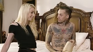 Tattooed guy talks a naughty shemale into fucking with him