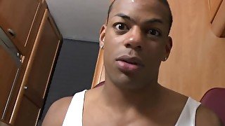 Who wants to see more of ebony muscle worship? Because Omar Ali has his muscles ready for you! Awesome private footage, where