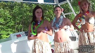 House boat babes flash those amazing bodies