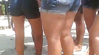 Lots of sexy butts in them sexy tight jeans shorts at the beach