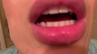 Amazing blowjob in a public restroom - diosaera