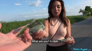 Mexican babe gives roadside blowjob