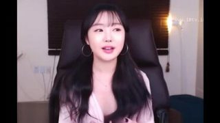 Korean beauty plays with her big boobs