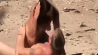 Hot Nude Amateur MILFs Beach Voyeur Close Up Pussy