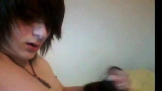 18 yo EMO boy cums on cam