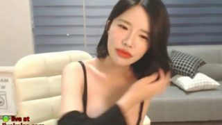 Korean busty camgirl shows her huge boobs