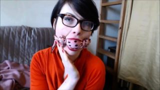 Kinky amateur brunette getting herself tied up and gagged