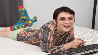 AMATEUR SOUTHERN BELLE MEGAN FOOT FETISH PLAY ON WEBCAM