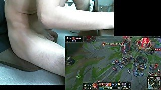 I tried playing League of Legends naked