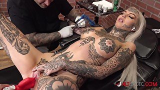 Amber Luke masturbates while getting tattooed